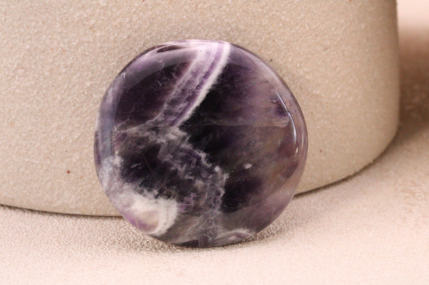 Pierre naturelle d'Améthyste chevron