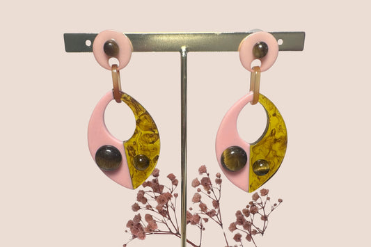 Boucles d'Oreilles en Résine Rose et Marron et Œil de Tigre – Charisme et Énergie