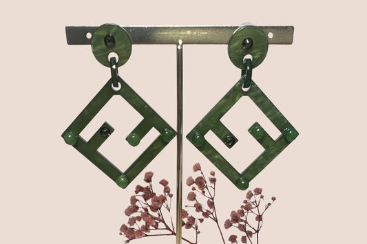 Boucles d'Oreilles en Résine Verte Opaque et Jade Néphrite – Équilibre et Élégance Naturelle