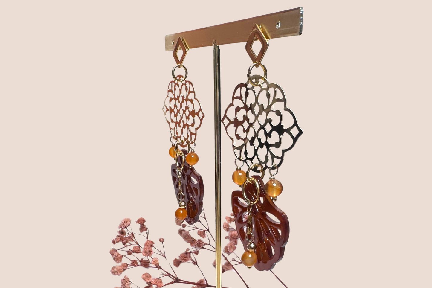 Boucles d’Oreilles en Acier Inoxydable Doré et Perles de Cornaline – Éclat et Énergie Intense