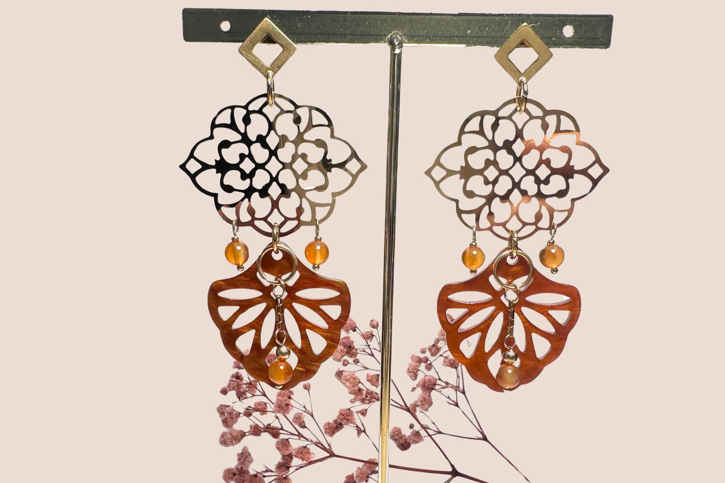 Boucles d’Oreilles en Acier Inoxydable Doré et Perles de Cornaline – Éclat et Énergie Intense