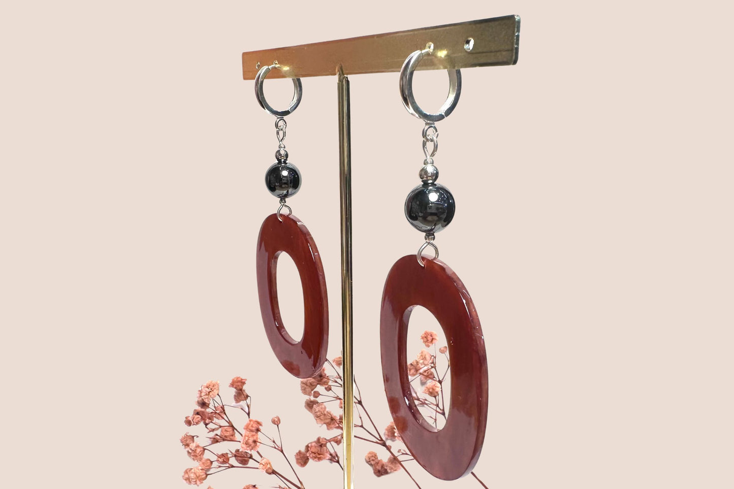 Boucles d’Oreilles en Argent 925, Résine Orange et Perle d’Hématite – Vitalité et Harmonie