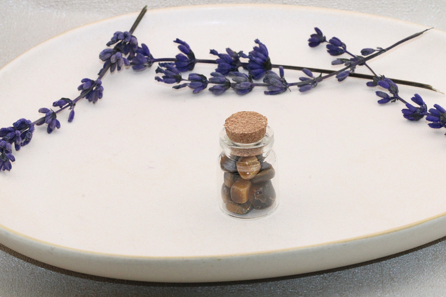 Mini Fiole en Verre avec Éclats de Pierres Naturelles – Diffuseur pour Huiles Essentielles