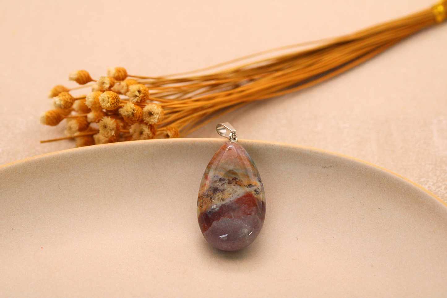 Pendentif en pierres naturelles - simplicité et beauté