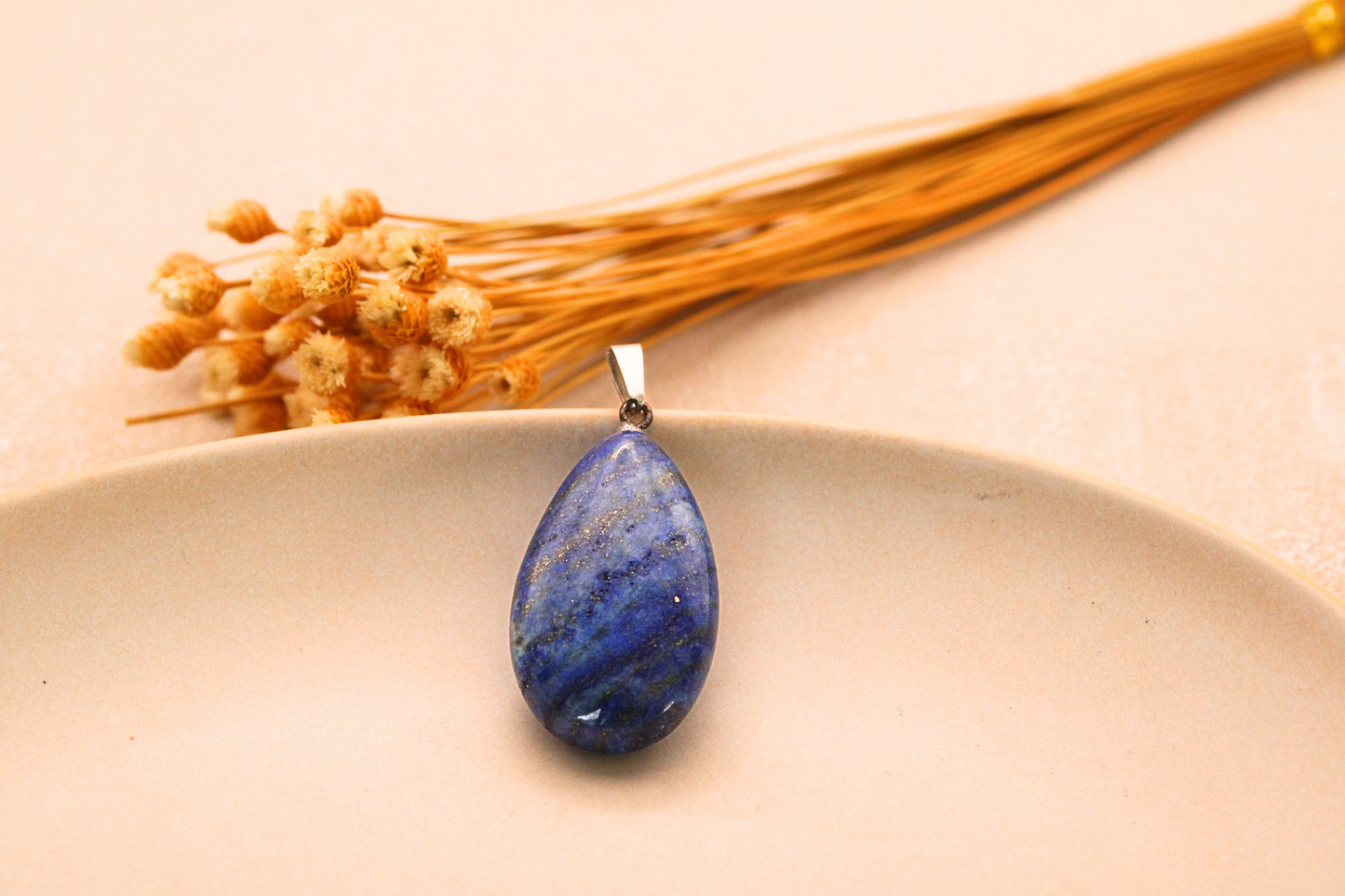 Pendentif en pierres naturelles - simplicité et beauté