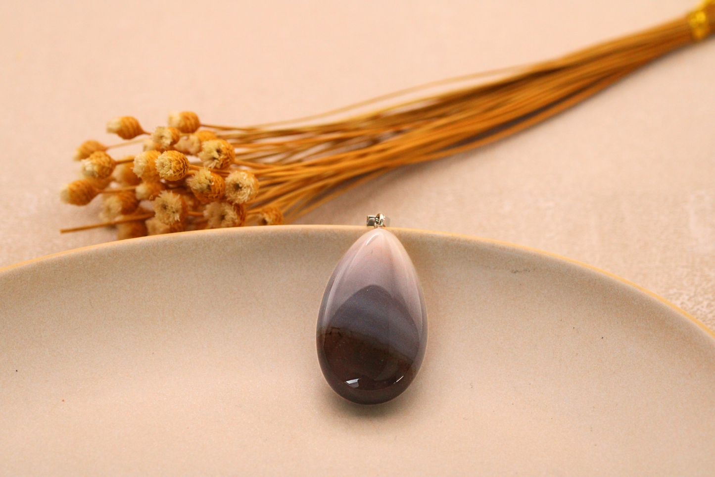 Pendentif en pierres naturelles - simplicité et beauté