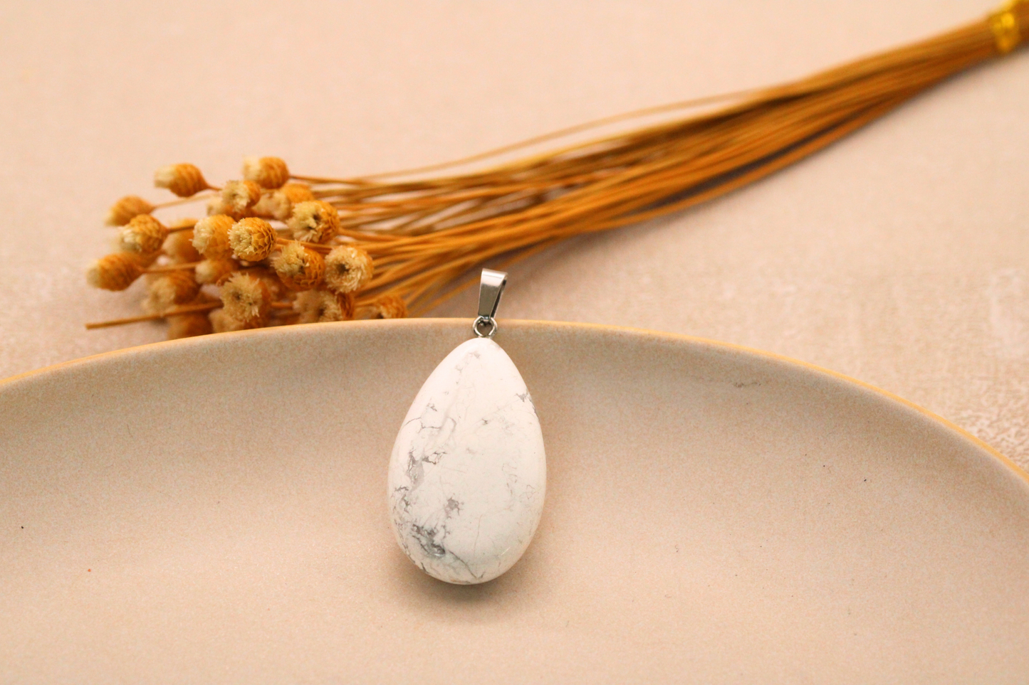 Pendentif en pierres naturelles - simplicité et beauté