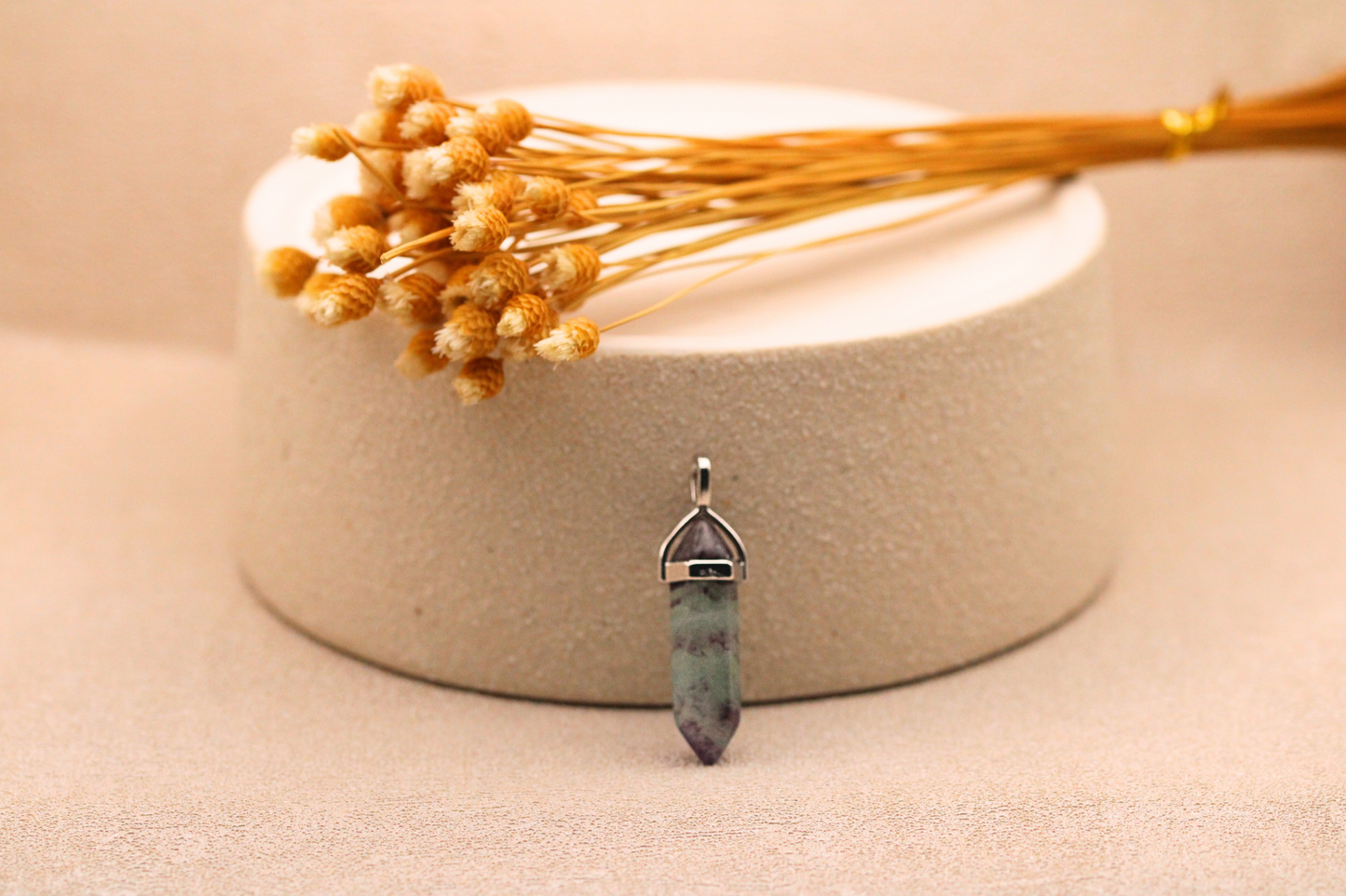 Pendentif Pointe en pierre naturelle - Élégance et Énergie