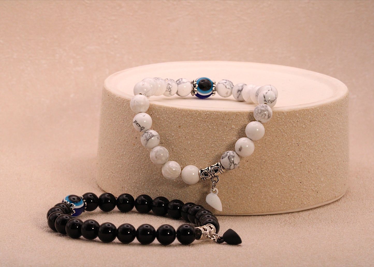 Lithothérapie, pierres naturelles, Cristaux, Bien-être, énergies, Minéraux, Propriétés des pierres, Création de bijoux, Bijoux fait main, bijoux lithothérapie, Boutique lithothérapie, lithothérapeute, Chakras, Labradorite, pouvoir des pierres, Bijoux pierre naturelle qualité, Bracelets personnalisés couples, Créations artisanales bracelets vie, Pierres naturelles énergétiques, Coffrets pierres protectrices, Consultation experts pierres précieuses, Bijoux uniques nature, Boutique ligne lithothérapie